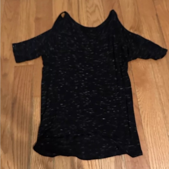 XXI Forever 21 Black And White Cold Shoulder Top Size Medium - Picture 2 of 6